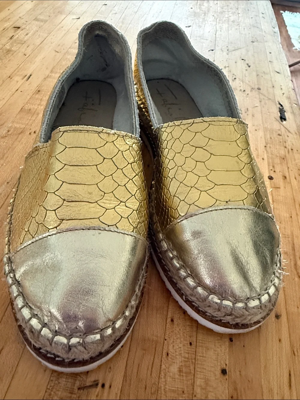 Fabiola’sMetallic Gold & Silver Espadrille Flats size 9 sturdy & comfortable